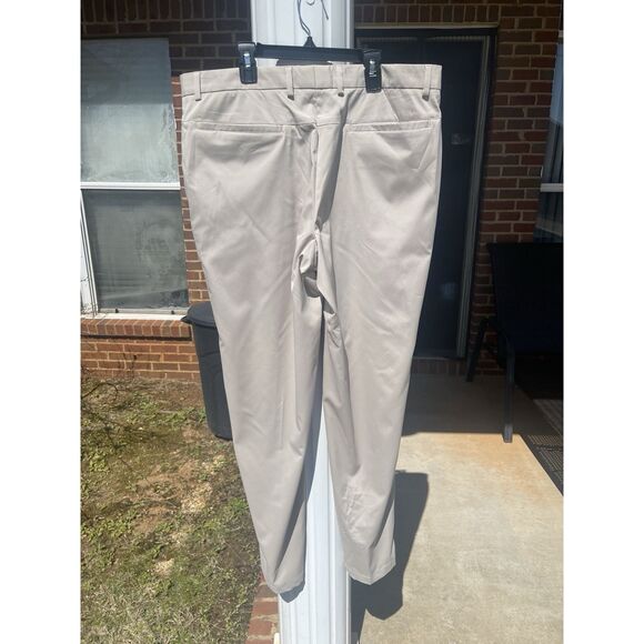 Greg Norman Pants Mens 36x32 Beige Tapred Leg Flat Front Performance Chino - Picture 2 of 10